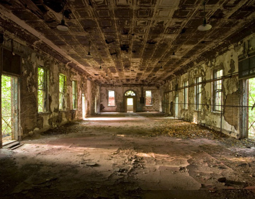 pulmonaire:Photography by Andrew Moore who is best known for capturing abandoned buildings from Gove