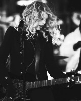 bulletproofswift-blog:Taylor Swift-Dick Clark’s Rockin’ New Years Eve 2009