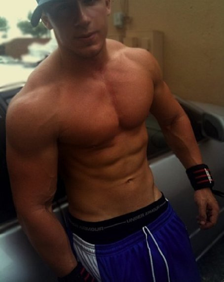 MuscleNerd adult photos