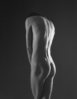 male body in fine photo