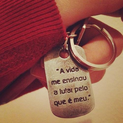 Abraça o que te faz sorrir.