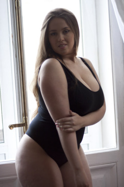 Russianfamouscurves:  Russian Plus Size Model Curvy Viktoria Manas 