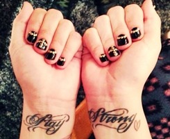 my-name-is-lovatic:  ~~†~~ 