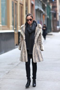 streetstyled:  You might call this an effortless look. She owns it. Via Fashables.com.