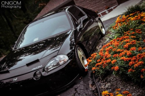 rastamonstaaa:  Friend Cody’s supercharged GSR Del-Sol. #lowlife