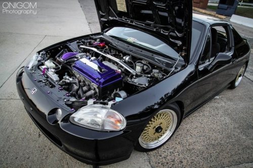 rastamonstaaa:  Friend Cody’s supercharged GSR Del-Sol. #lowlife