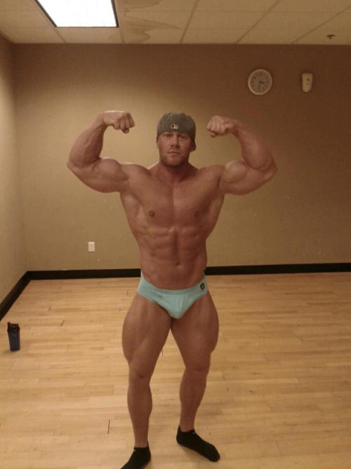 Full Body Posing Show us your Gunz! [click here]