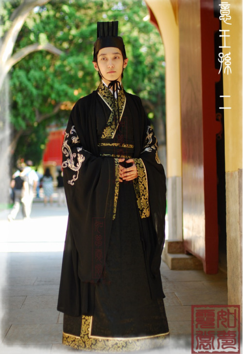 Traditional Chinese Hanfu - Type: Zhiju/直裾 (straight-hem robe) &amp; Dachang/大氅 (open-fronted ro