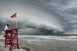 rcruzniemiec:  Ormand Shelf by Jason Weingart One of the five winners of NASA’s Extreme Weather Photo Contest. See the others here. 