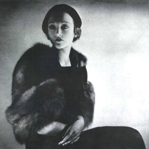 labelleotero:The ideal elegant woman of the ’30s, outfitted by Lucien Lelongfrom the book Paris Cout