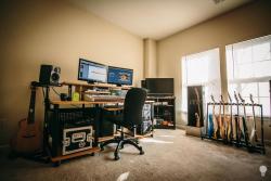 musicisthebomb:  Oh man, Misha’s setup…