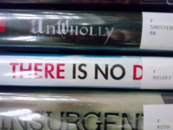 vroomvroom-vanellope:  apparently our school’s library started carrying horror novels 
