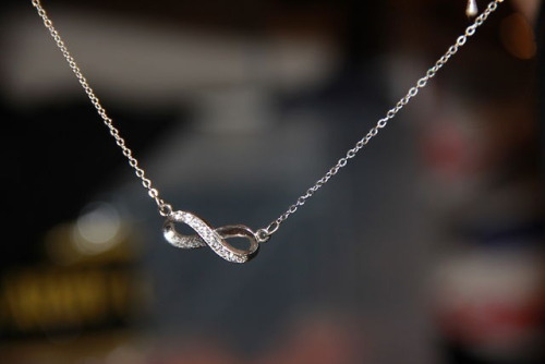um-itshanah:  I want one so bad; infinity necklace. 