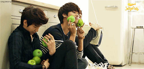 cookiesnminhyuk:  Leo, N, and their apples. :3 