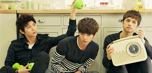 cookiesnminhyuk:  Leo, N, and their apples. :3 