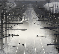 worldwiderails:  Train in the snow (by Godless