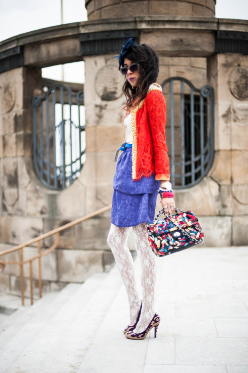 (via MACADEMIAN GIRL: VIOLET texture &amp; red lace)
