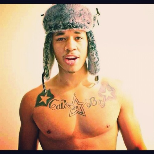 s-fit-c:  Aww his crute whittle perky nipples :)