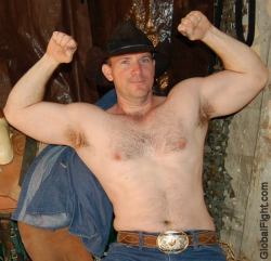 wrestlerswrestlingphotos:  cowboy Gary flexing