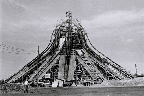 rmgdesign: Niemeyer (via Brazilian Architect Oscar Niemeyer - Photos - WSJ.com) Cathedral of Bras&ia