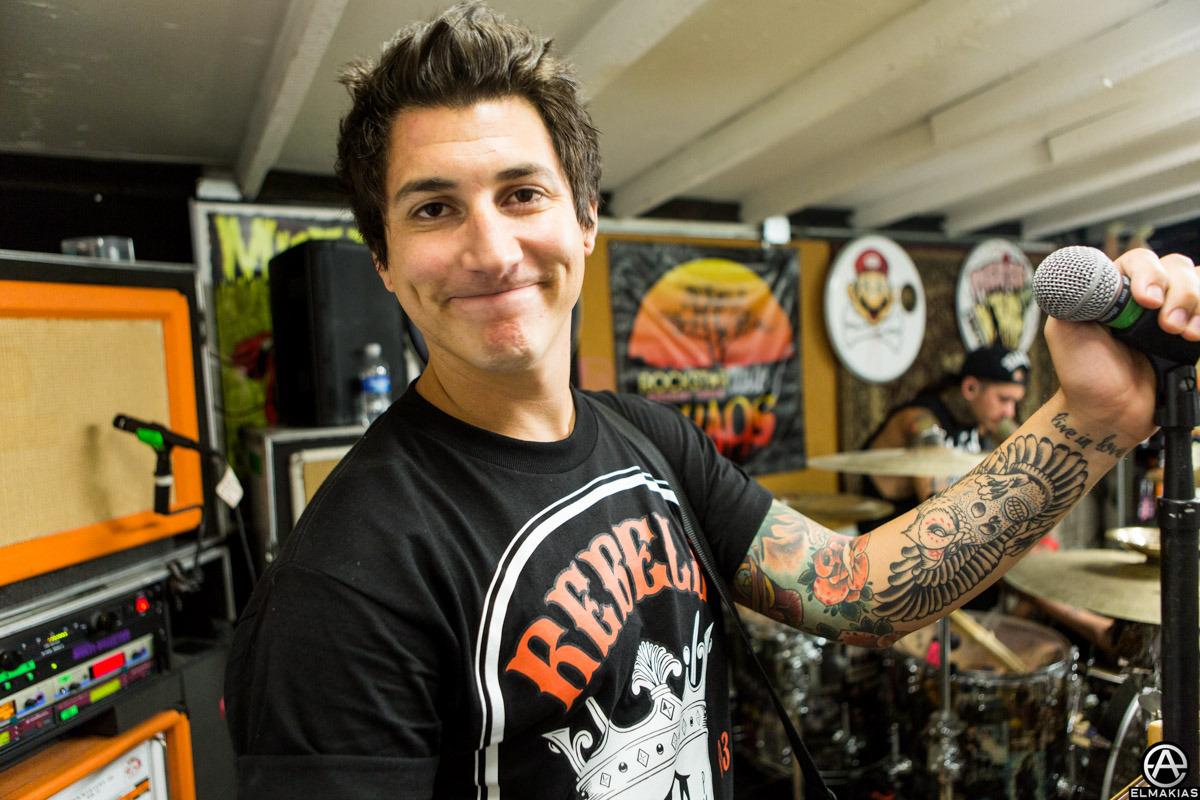 justpiercetheveilalready:  elmakias:  New blog - Pierce The Veil Collide With The