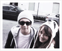 narrysh-deactivated20130109:  Niall with fans in NYC 