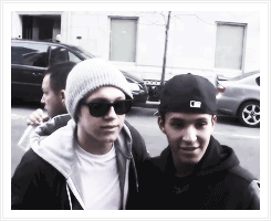 narrysh-deactivated20130109:  Niall with fans in NYC 