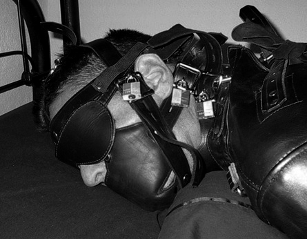 maxatl:  Padlocks are so hot! 