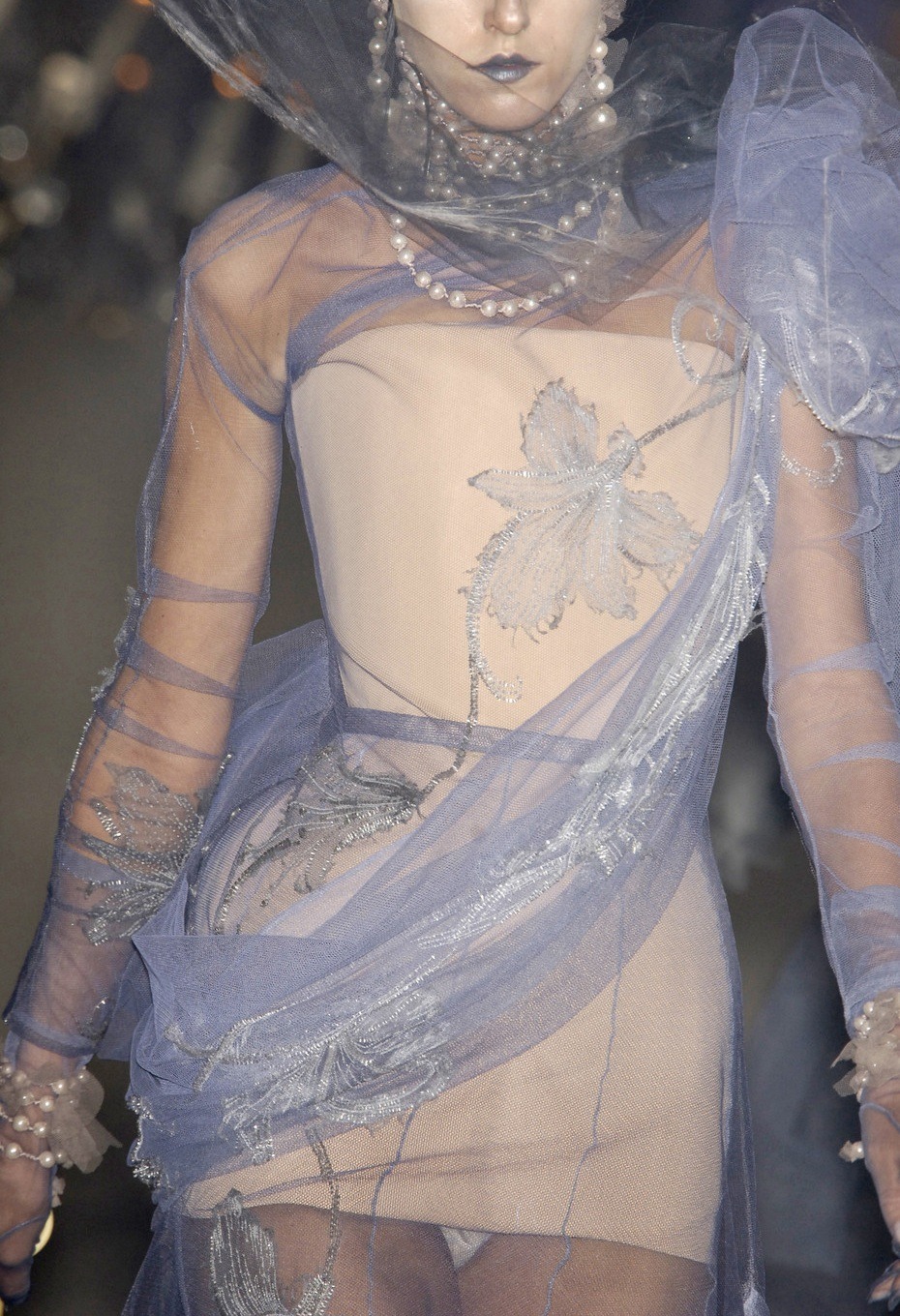 monsieur-j:  Dior Couture Fall 2005 Runway Details