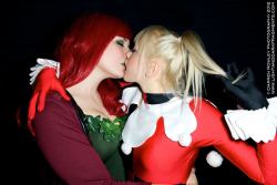 greyloch:  comicscosplay2:  Poison Ivy &amp; Harley Quinn  drquinzel:  Ivy &amp; Harley - Because everyone ships it. Cosplayers: Jerri-Kay Walthrew and Kerraldine Holland Darren Rowley Photography    Guuu-uuuhhh… 