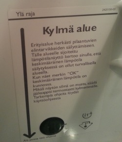 Ylä raja - Kiesus, oon asunu tässä kämpässä jotai 3,5v ja huomasin HIRVEEN yhdyssanavirheen vasta nyt. Kertonee siitä, kuinka ahkerasti käyn jääkaapilla. Taidan peittää teipillä, ettei nyt rupee joka kerta vaivaan :D