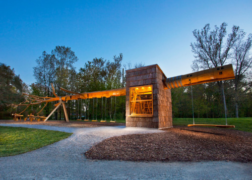 really-shit:  Chop Stick Using every piece of a fallen tree, Indianapolis Museum of Art commissioned architects to design this small kiosk.