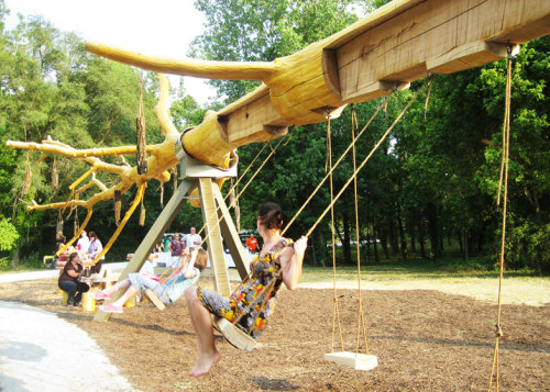 really-shit:  Chop Stick Using every piece of a fallen tree, Indianapolis Museum of Art commissioned architects to design this small kiosk.