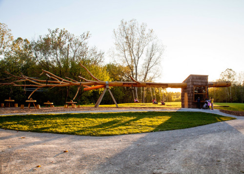 really-shit:  Chop Stick Using every piece of a fallen tree, Indianapolis Museum of Art commissioned architects to design this small kiosk.