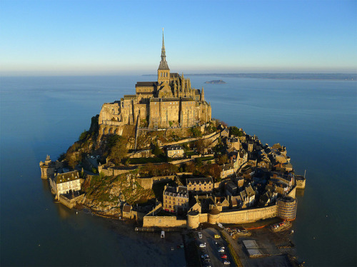 omfgcate:thehappysorceress:lolamayfab:emmadelosnardos:awesomefrench:Mont Saint-Michel, FranceReminde