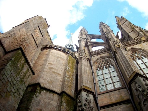 omfgcate:thehappysorceress:lolamayfab:emmadelosnardos:awesomefrench:Mont Saint-Michel, FranceReminde