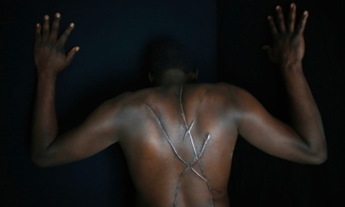 crackerhell:theverite:crackerhell:fotojournalismus:Hassan Mekki, a 32-year-old Sudanese migrant, sho