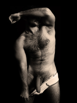 Nice hairy guy i love that furry chest and that hard on!!!