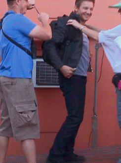 letsstretchbitches:  uuuhshiny:  The Bourne Legacy, P39 Stripping on the set. Behind