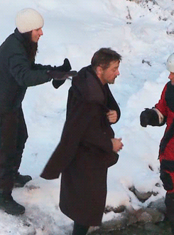 letsstretchbitches:  uuuhshiny:  The Bourne Legacy, P39 Stripping on the set. Behind