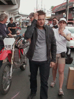 letsstretchbitches:  uuuhshiny:  The Bourne Legacy, P39 Stripping on the set. Behind