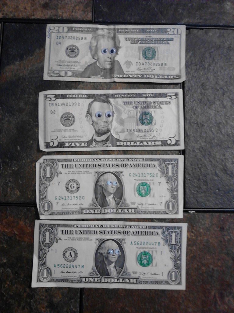 fuckyeahviralpics:  Not one cashier has maintained a straight face when presented