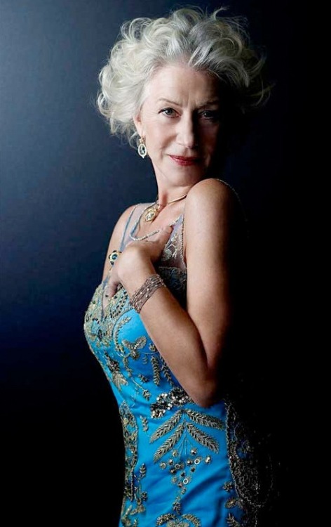 moreisnoteverenough-world:wisedelight:Helen Mirren proving sexy never ages! ❤She is so beautiful, an