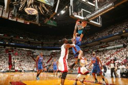 Tyson chandler dunkin on the heat