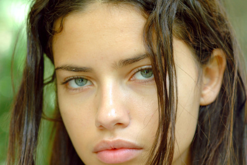 brazilian-bombshells:Love when photos of her without makeup gets alot of notes.