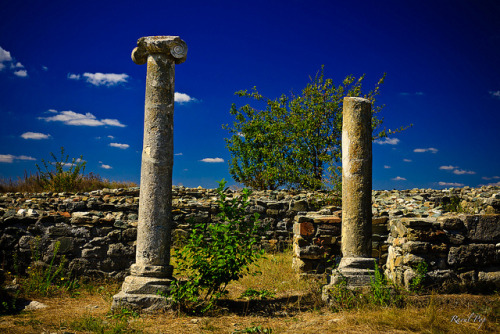 archaicwonder:Histria, RomaniaHistria or Istros was a Greek colony or polis near the mouths of the D