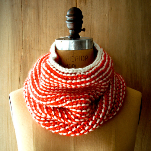 diychristmascrafts:DIY Super Quick Knit Garter Stitch Cowl Pattern from Purl Bee here. This will kni