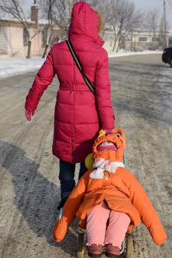 nikonstudio:  Folks are fully wrapped up to prevent frost bites at this weather. 