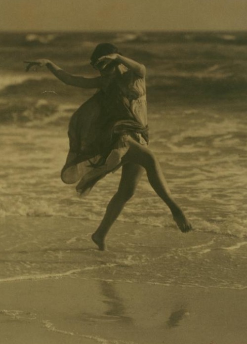 avanishedtime:Isadora Duncan, ca. 1915