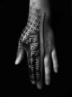 swastikatattoo:  Tattooo by Garcia Leonam